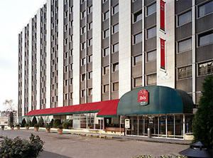 Ibis Berthier Paris exterior