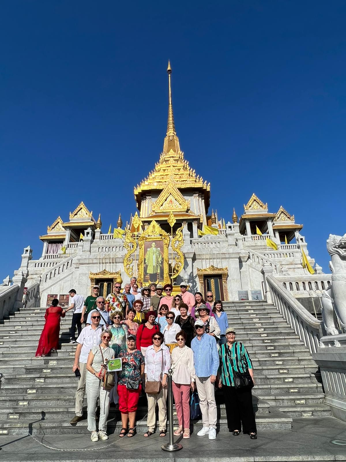 La Templul Wat Trimitr
