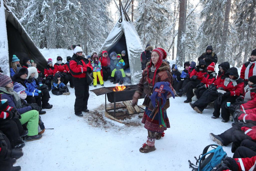 Ceremonia traversarii Cercului Polar-Craciun la Mos Craciun