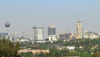 ne vom indrepta catre Sandton – “orasul bursei”, dar si perla rafinamentului in domeniul hotelurilor, restaurantelor, magazinelor sau a cluburilor de noapte