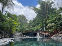 experienta devine mai relaxanta cu o vizita la EcoTermales, un sanctuar natural de izvoare termale in mijlocul padurii tropicale