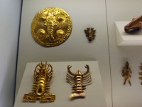 Pe parcursul turului veti explora situri istorice precum Teatrul National, Muzeul Aurului, Catedrala Metropolitana si iconica Piata Centrala