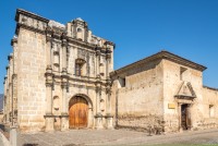 Vom continua apoi catre centrul orasului pentru a vizita doua obiective locale importante: Manastirea Las Capuchinas din Antigua