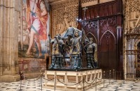 care pastreaza in interior impresionanta Capilla Mayor si monumentalul mormant al lui Cristofor Columb