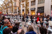 Parade colorate, grupuri de cantareti, costume vesele si desigur bataia cu flori, toate fac din Carnavalul din Malaga