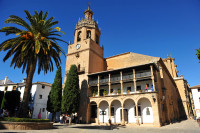 Colegiata Santa Maria la Mayor, Fuente de los Ochos Canos si Puente Nuevo ( Podul Nou) cea nai cunoscuta atrcatie turistica ce ofera imagini panoramice de neuitat.