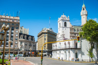 In centrul Monserratului gasim Plaza de Mayo–centrul politic al tarii, reprezentand un important punct de atractie pentru vizitatori.