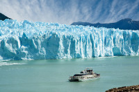 Dupa amiaza, Nautical Safari-navigam pe lacul Argentino apropiindu-ne de ghetarul “care nu se topeste” Perito Moreno.