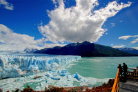 Perito Moreno, cel mai faimos ghetar din America de Sud, situat la granita dintre Argentina si Chile, una dintre marile atractii turistice din Patagonia. Numele ghetarului vine de la exploratorul Francisco Moreno, prietenul lui Emil Racovita