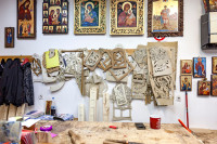 Scurt popas la Zindros–principalul atelier de icoane bizantine - unde veti asista la procesul de confectionare a icoanelor.