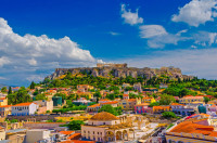 Pornim intr-un tur panoramic de oras Atena: Stadionul Panateneean Callimarmaron, Templul lui Zeus Olimpianul, Piata Syntagma cu Palatul Parlamentului si celebrii evzoni, \"Trilogia neoclasica\" (Universitatea, Academia si Biblioteca Nationala),