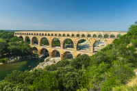 Continuam  turul nostru cu cel mai vizitat monument antic din Franta, inclus in patrimoniul Unesco, apeductul Pont du Gard-una din marile capodopere ale umanitatii