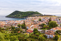 vom avea parte de un tur de oras in Angra do Heroismo in cadrul caruia vom admira obiective precum: Palatul dos Bettencourt, Catedrala Azore, Manastirea Esperança...