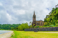 Calatoria de azi continua spre Lacul Furnas unde conturul gotic al Capelei Nossa Senhora das Victorias se reflecta in apele sale limpezi.