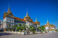 Dupa amiaza, vom vizita Marele Palat – fosta resedinta a regilor Thailandei si cel mai bun exemplu de organizare a curtii siameze.