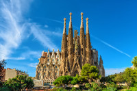 Tur panoramic de oras Barcelona : Sagrada Família - opera maestra a lui Antoni Gaudi,  Casa Milà - La Pedrera,
