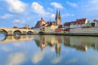 Dupa preluarea bagajelor, excursia continua spre Regensburg.