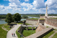 Tur de oras Belgrad: parcul Kalemegdan cu Fortareata Belgradului situata dramatic deasupra confluentei raurilor Sava si Dunare,