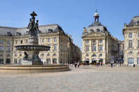 Bordeaux Place de la Bourse, Bordeaux Fantana celor trei gratii