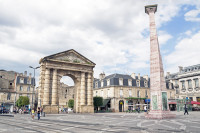 Bordeaux Poarta Aquitaine Obelisc