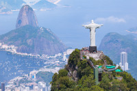 Oriunde s-ar afla in oras, turistii pot admira cel mai frumos simbol al orasului Rio de Janeiro: