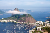 Excursie de jumatate de zi la Sugarloaf. Vom ajunge in apropiere de Urca, la intrarea in Golful Guanabara, unde se afla unul din cele mai mari simboluri ale orasului: “Painea de zahar”. Acesta se va vizita cu funicularul, pe doua nivele.