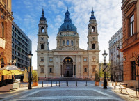 Ne indreptam catre Basilica Sfantul Stefan, dedicata primului rege al Ungariei, Sfantul Stefan. Este cea mai mare biserica din Budapesta
