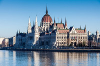 Dupa pranz se contiuna spre Ungaria. Sosire in Budapesta unde vom face un tur panoramic