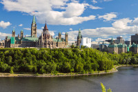 Plecare spre Ottawa, capitala Canadei, un oras al muzeelor, al spectacolelor publice grandioase, care reflecta originile fondatorilor sai, mai intai nativi si apoi britanici.