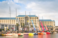 iar apoi ne vom indragosti de portul Victoria & Alfred Waterfront–o zona plina de istorie, dar si un loc predilect pentru activitatile sociale.