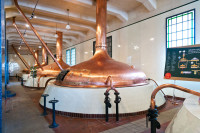 Aici, vom vizitata locul unde s-a nascut celebra bere Pilsner Urquell in cadrul unui tur ghidat si degustare de bere.