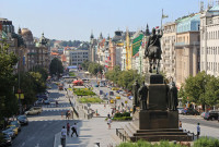 precum si repere ale orasului modern: Piata Wenceslas, Opera, Muzeul National si Teatrul National.