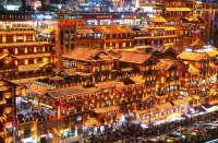 Hongyadong este de fapt un complex urias de cladiri construite in stilul traditional Diaojiaolou