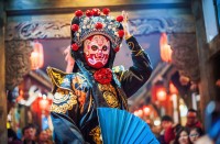 Si daca tot am pomenit de opera Sichuan, nu vom rata nici noi un astfel de spectacol !