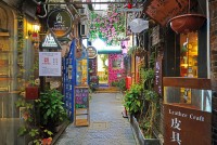 Fosta Concesiune Franceza - probabil cea mai sarmanta si atmosferica zona din Shanghai, dar si Tianzifang - o enclava artistica si un labirint de alei