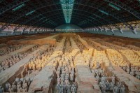 Vizita la una dintre descoperirile arheologice remarcabile ale Sec XX, considerata a fi A 8-a minune a lumii- Armata de teracota a imparatului Qin Shi Huang, unificatorul Chinei