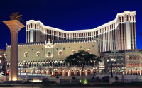 Seara, avem timp liber la dispozitie in care va recomandam sa vizitati The Venetian Macao, unul dintre cele mai mari resorturi din Asia.