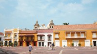 Piata de la Aduana – una dintre cele mai vechi piete si locul in care se afla cele mai multe cladiri administrative dar si cei mai multi comercianti