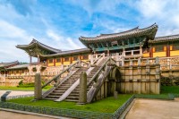 Dimineata continuam vizitele in Gyeongju. Templul Bulguksa este considerat o capodopera din timpul apogeului regatului Silla