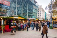 Va recomandam o vizita la Targul de Craciun din Piata Vorosmarty