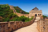 . Excursie la Marele Zid Chinezesc, structura imensa, ridicata in scop de aparare, care strabate 5 provincii ale Chinei pe o suprafata de 6.430 km.