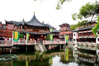 . Incepem turul orasului Shanghai cu vizitarea incantatoarei Gradini Yuyuan - cea mai faimoasa din Shanghai
