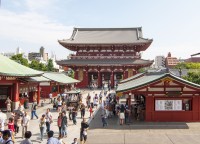 Seara ne indreptam pe jos (hotelul este la aproximativ 500m de templu) catre cel mai vechi templu din Tokyo – Sensoji