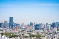 Am ajuns in Tokyo, un paradox fascinant in care zgarie-norii neon si tehnologia de ultima ora coexista armonios cu templele stravechi si disciplina riguroasa