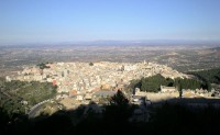 Azi pornim catre Chiaramonte Gulfi, supranumit „Balconul Siciliei”
