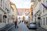 Biserica Sf. Marcu cu tiglele sale colorate de pe acoperis