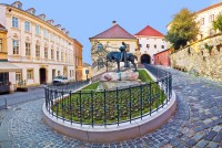 Poarta de Piatra, singura dintre cele 4 porti care permiteau accesul in cetatea fortificata care s-a pastrat pana in zilele noastre