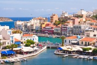 Dimineata zidurile puternice ale fortaretei vestesc apropierarea de portul Heraklion, capitala celei mai mari insule a Greciei.
