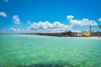 Avem timp liber la dispozitie pentru a ne bucura de facilitatile hotelului sau pentru a pleca intr-o croaziera cu catamaranul catre insula Cayo Blanco si a interactiona cu delfinii
