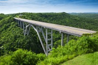Pornim catre Havana si ne oprim sa admiram cel mai inalt pod din Cuba: Bacunayagua.